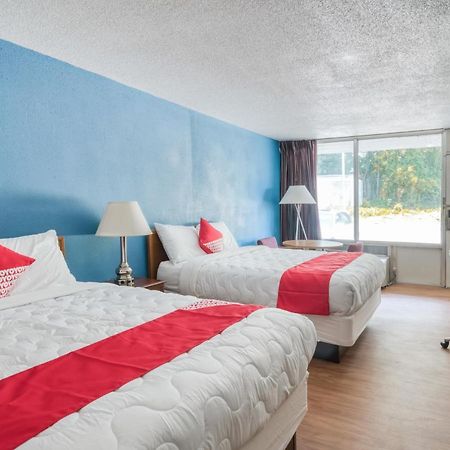 Oyo Hotel Battleboro Bagian luar foto