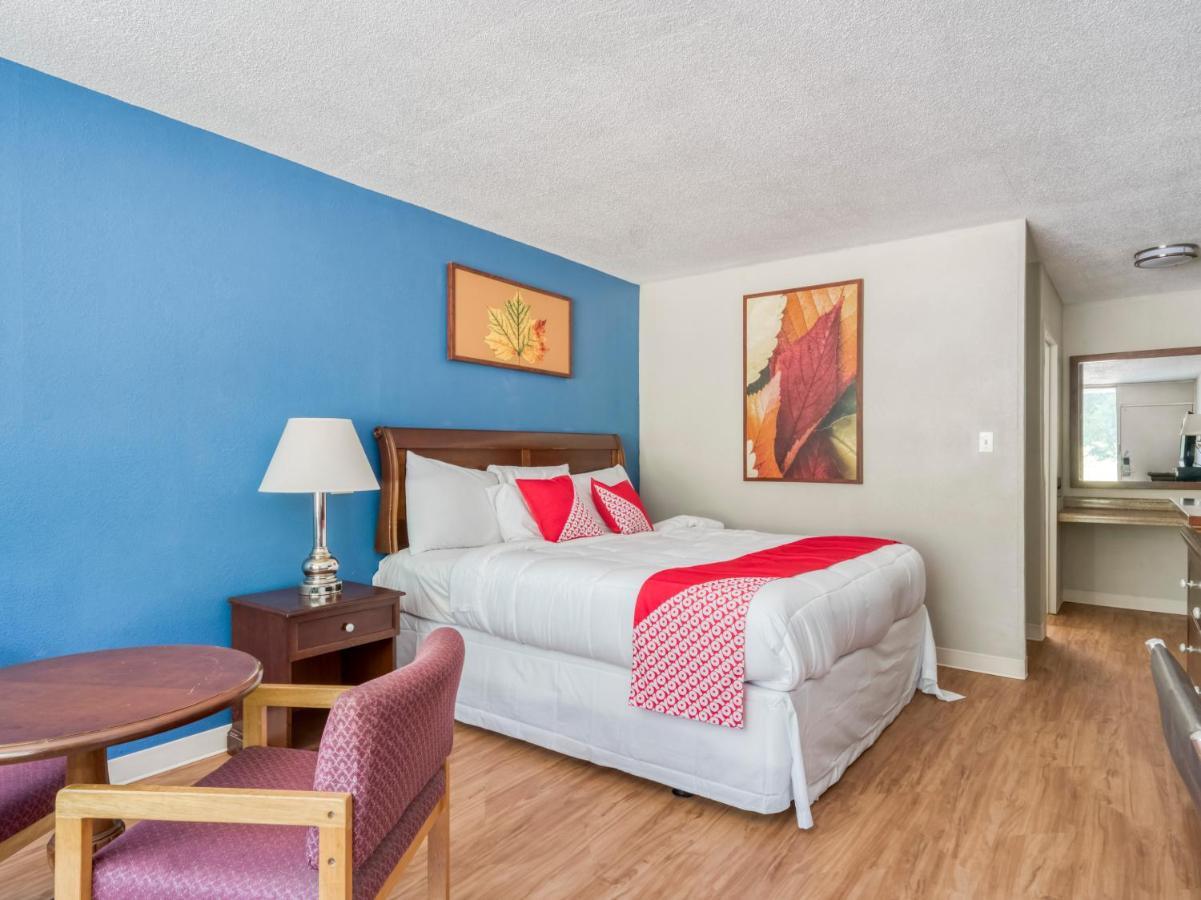 Oyo Hotel Battleboro Bagian luar foto