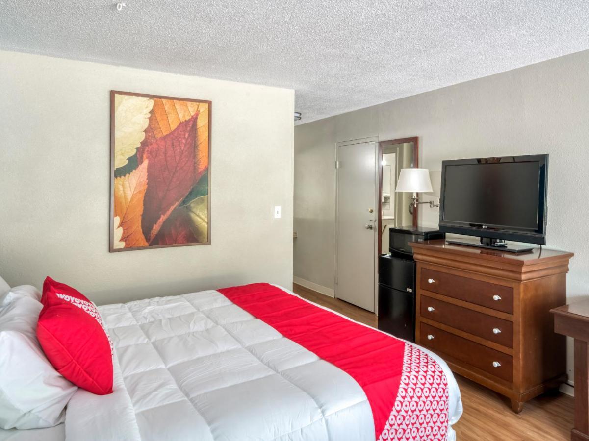 Oyo Hotel Battleboro Bagian luar foto