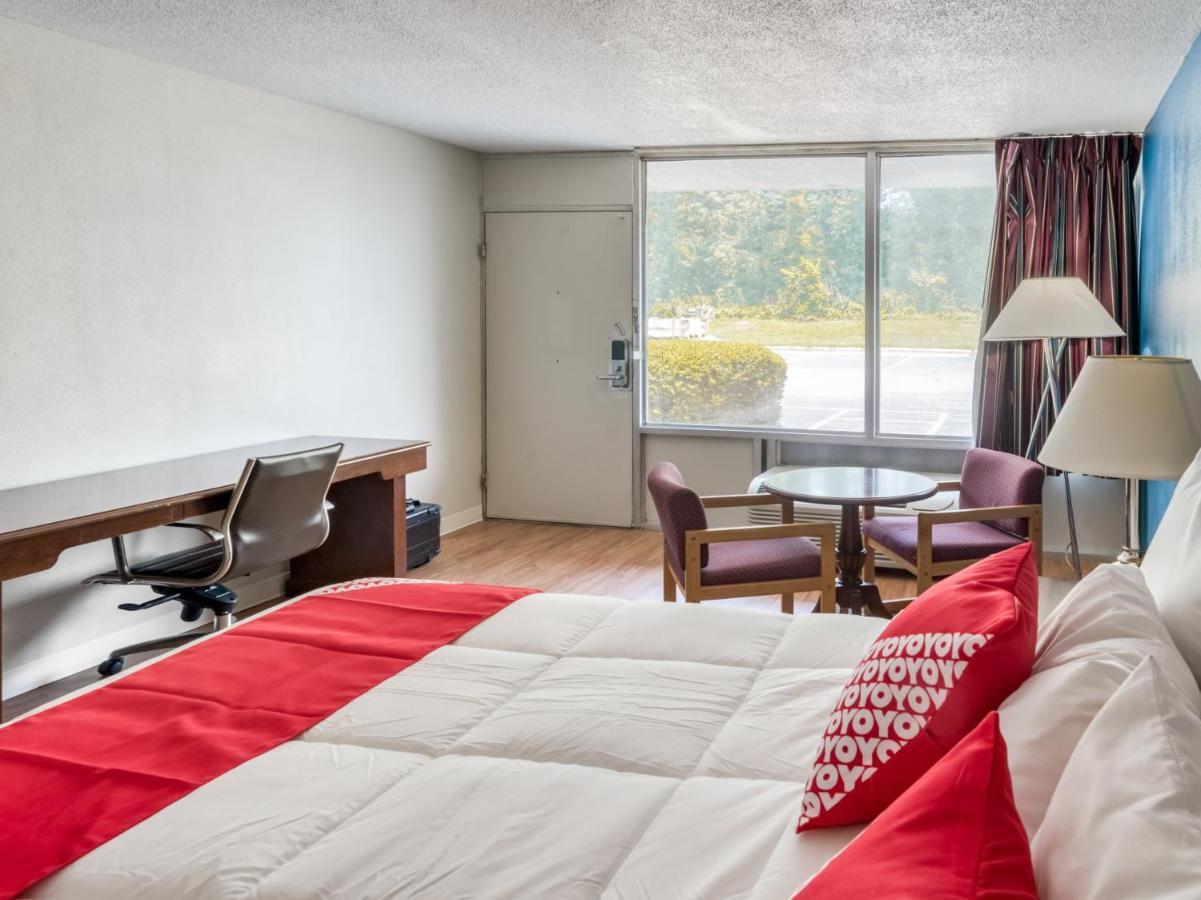 Oyo Hotel Battleboro Bagian luar foto