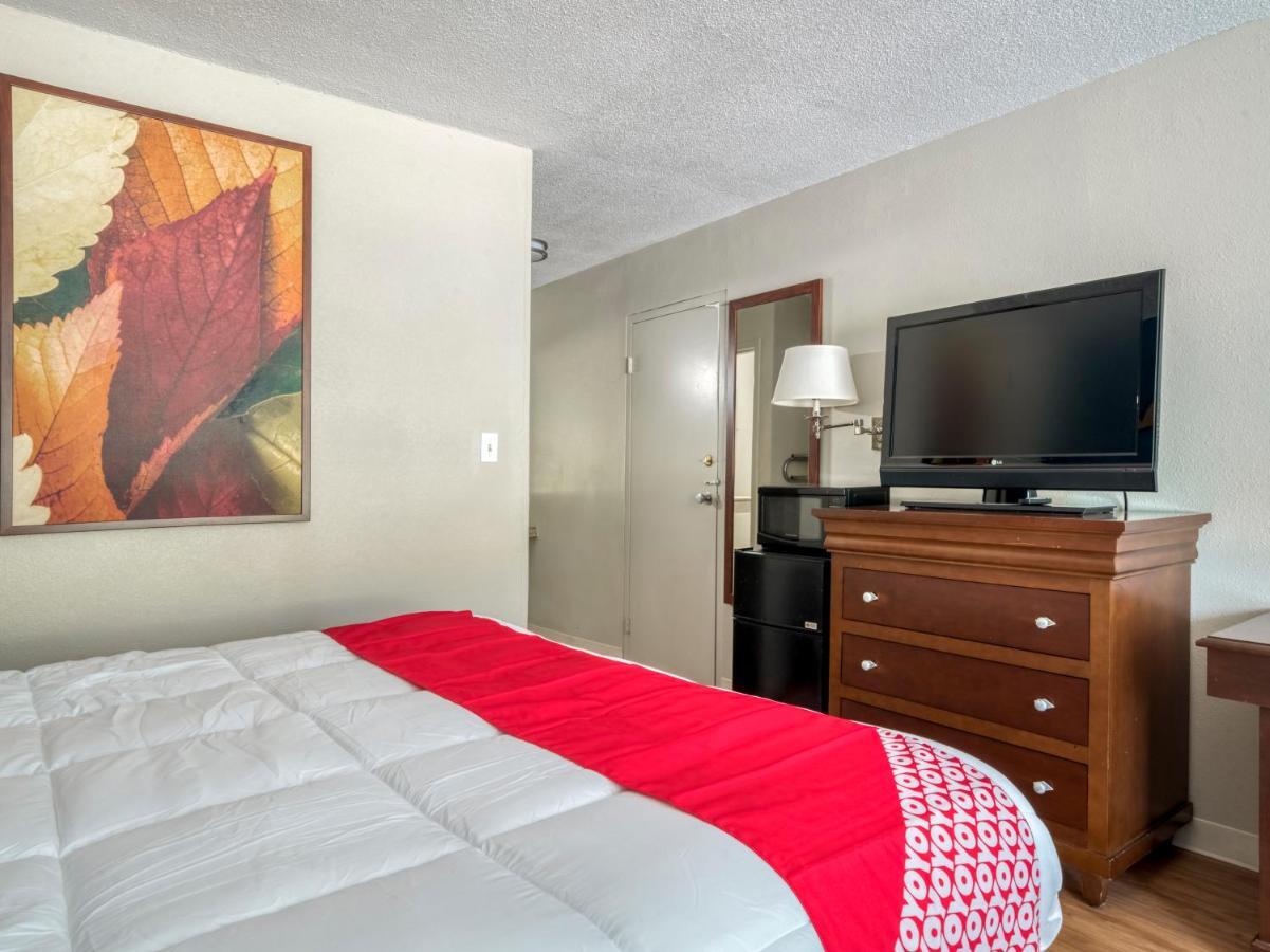 Oyo Hotel Battleboro Bagian luar foto