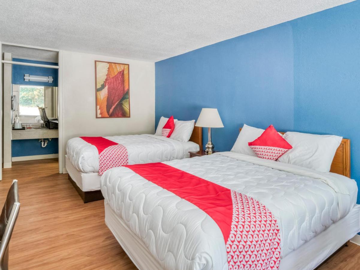Oyo Hotel Battleboro Bagian luar foto