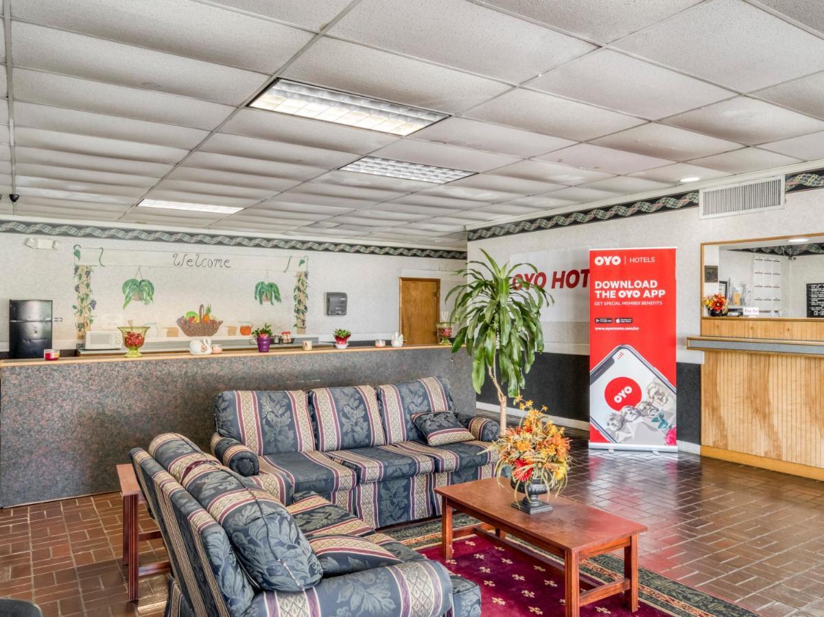 Oyo Hotel Battleboro Bagian luar foto
