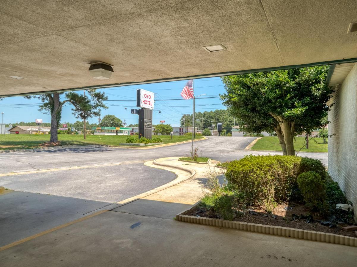 Oyo Hotel Battleboro Bagian luar foto