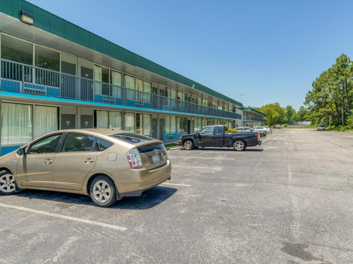 Oyo Hotel Battleboro Bagian luar foto