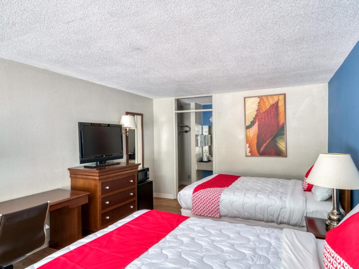 Oyo Hotel Battleboro Bagian luar foto
