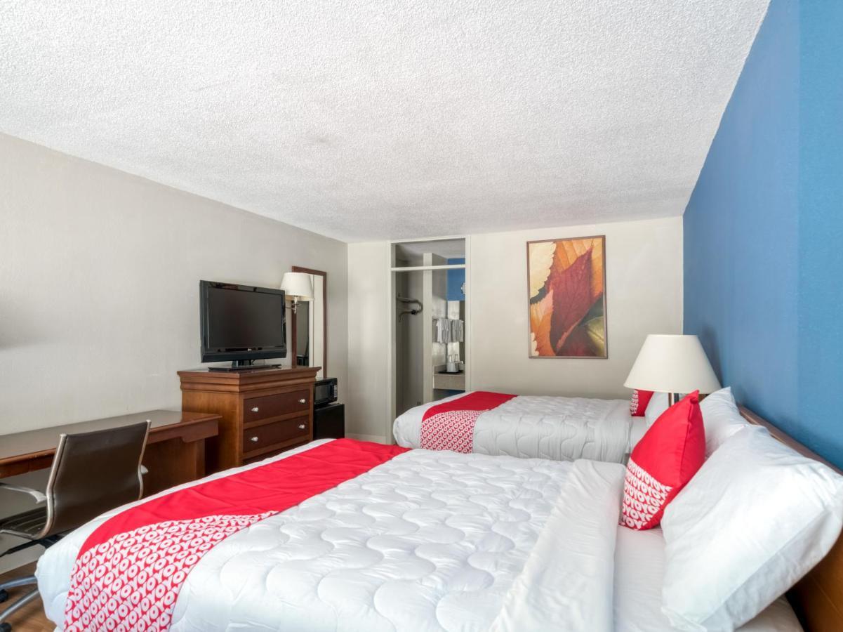 Oyo Hotel Battleboro Bagian luar foto
