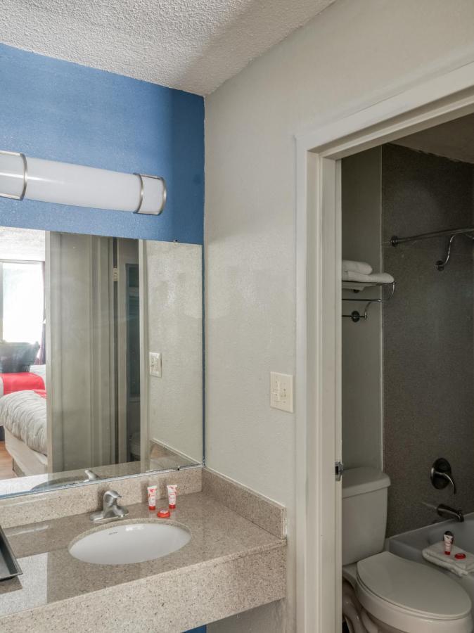 Oyo Hotel Battleboro Bagian luar foto