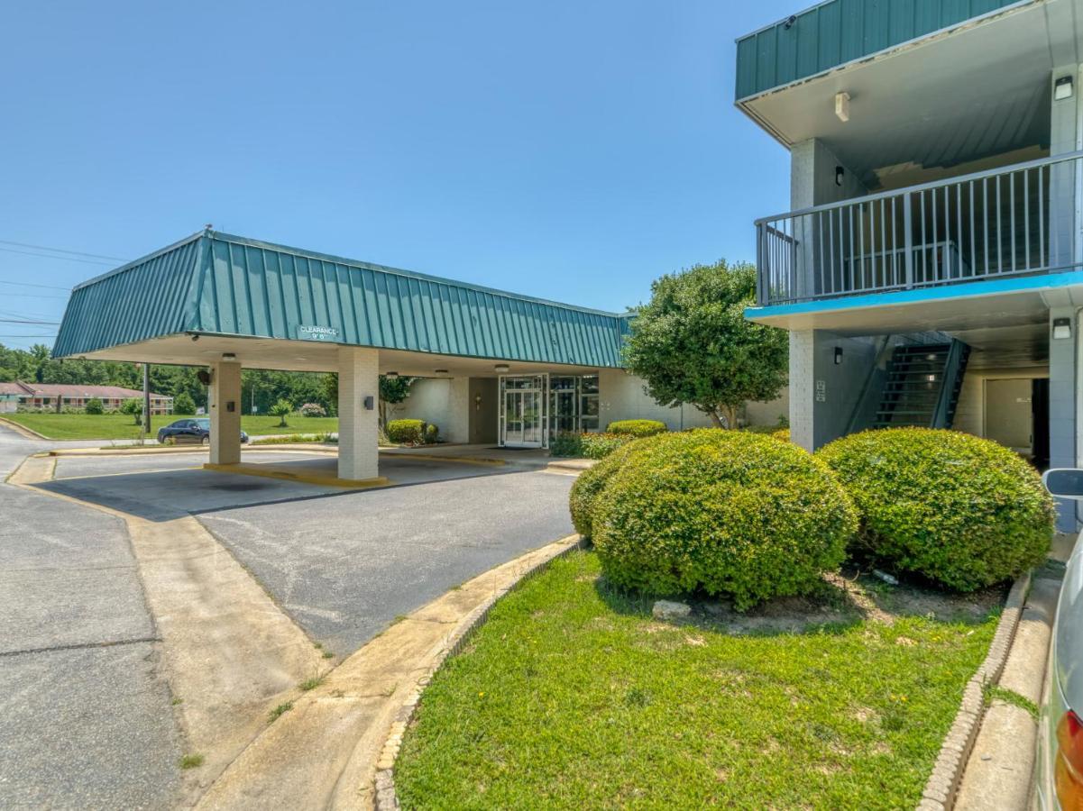 Oyo Hotel Battleboro Bagian luar foto
