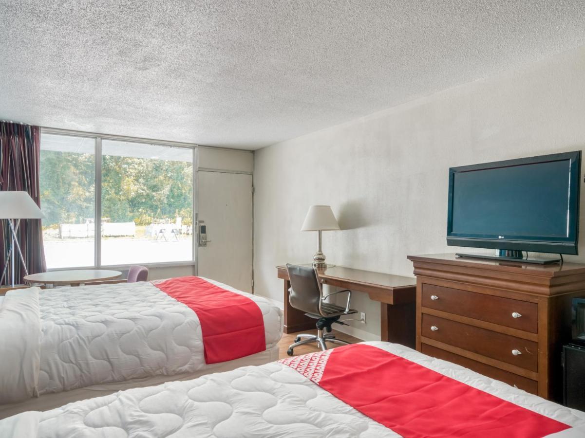 Oyo Hotel Battleboro Bagian luar foto